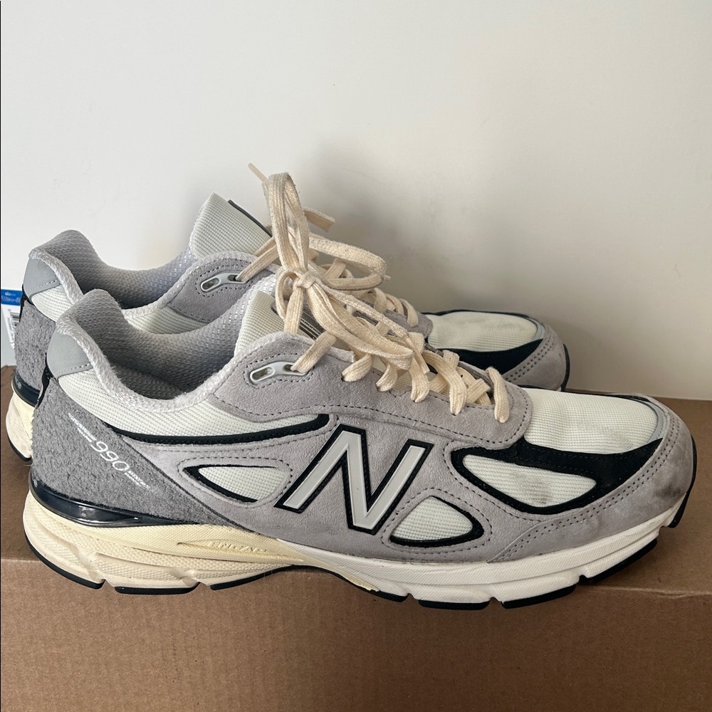 New Balance 990v4 Gray and Black Sneakers (13)